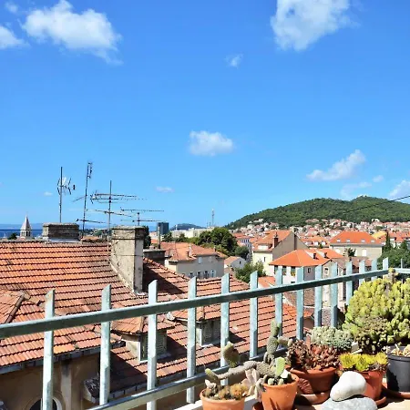 Big 80 M2 With Balcony In The Heart Of Appartamento