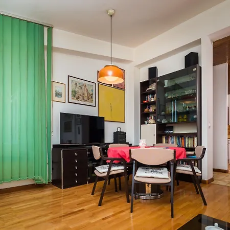 Big 80 M2 With Balcony In The Heart Of * Spalato