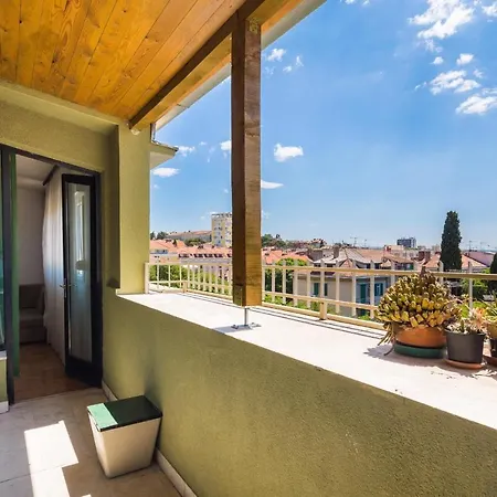 Big 80 M2 With Balcony In The Heart Of Apartment *