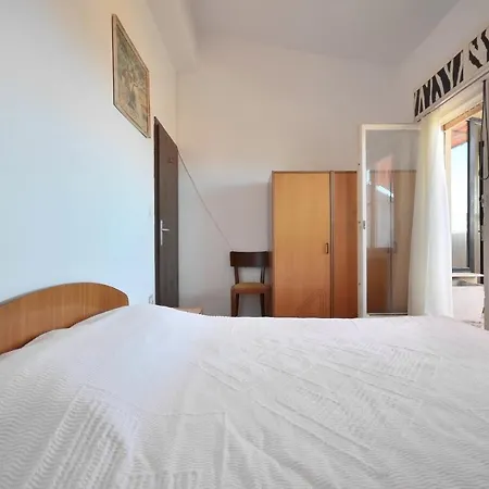 Big 80 M2 With Balcony In The Heart Of Apartment