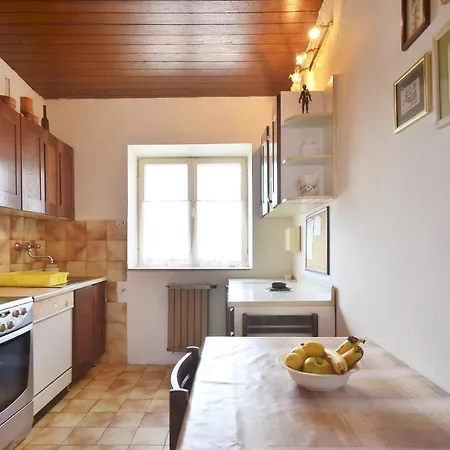 Big 80 M2 With Balcony In The Heart Of Apartment Split